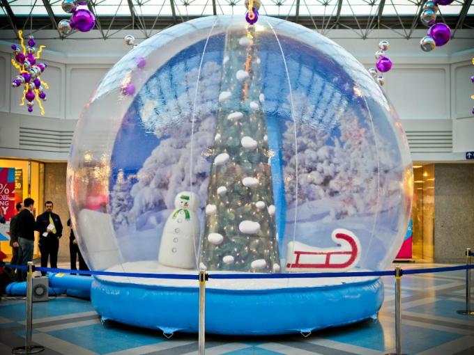Acción en bolas inflables de la demostración de la nieve de la venta, globo de la nieve de la Navidad, bola inflable de la exhibición de la Navidad para la decoración