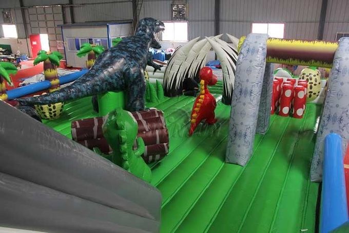 La ciudad inflable temática de la diversión del dinosaurio, anuncio publicitario embroma el puente inflable